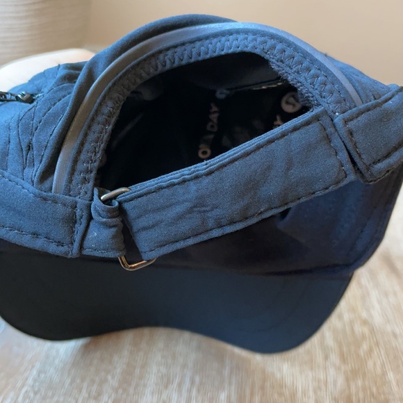 Lululemon Women’s Hat with Zipper - Picture 8 of 10